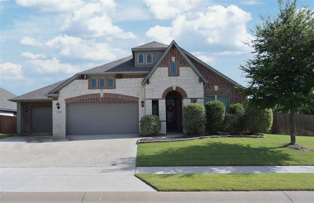 213 Oakcrest Drive, Justin, TX 76247