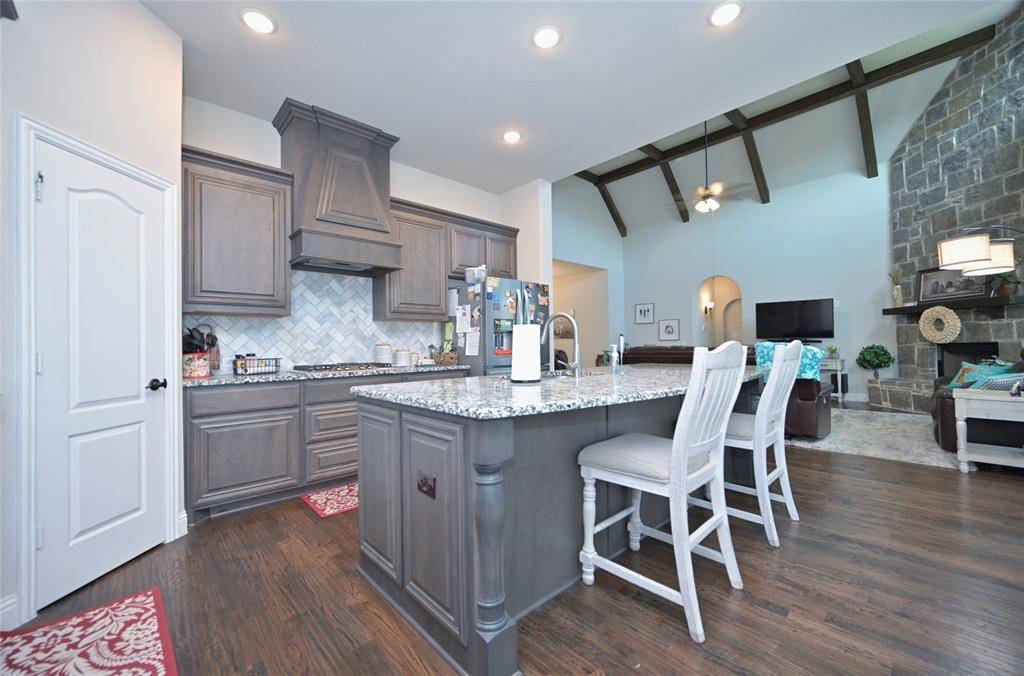 213 Oakcrest Drive, Justin, TX 76247