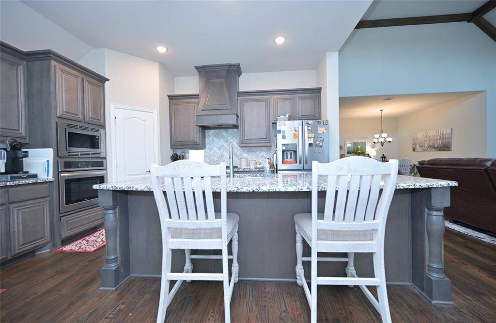 213 Oakcrest Drive, Justin, TX 76247