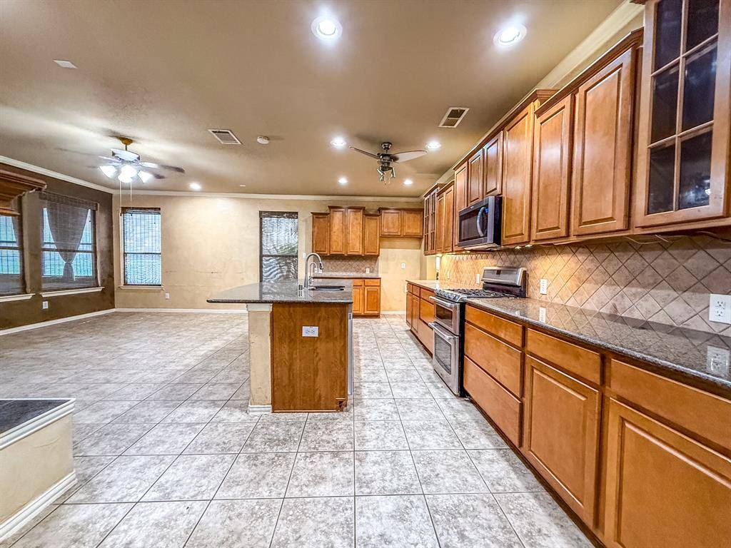 1528 Chestnut Drive, Savannah, TX 76227