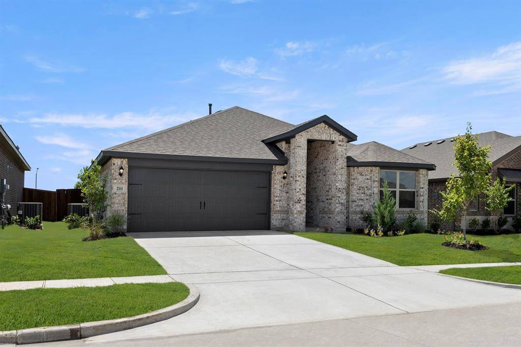 211 Van Horn Drive, Terrell, TX 75160