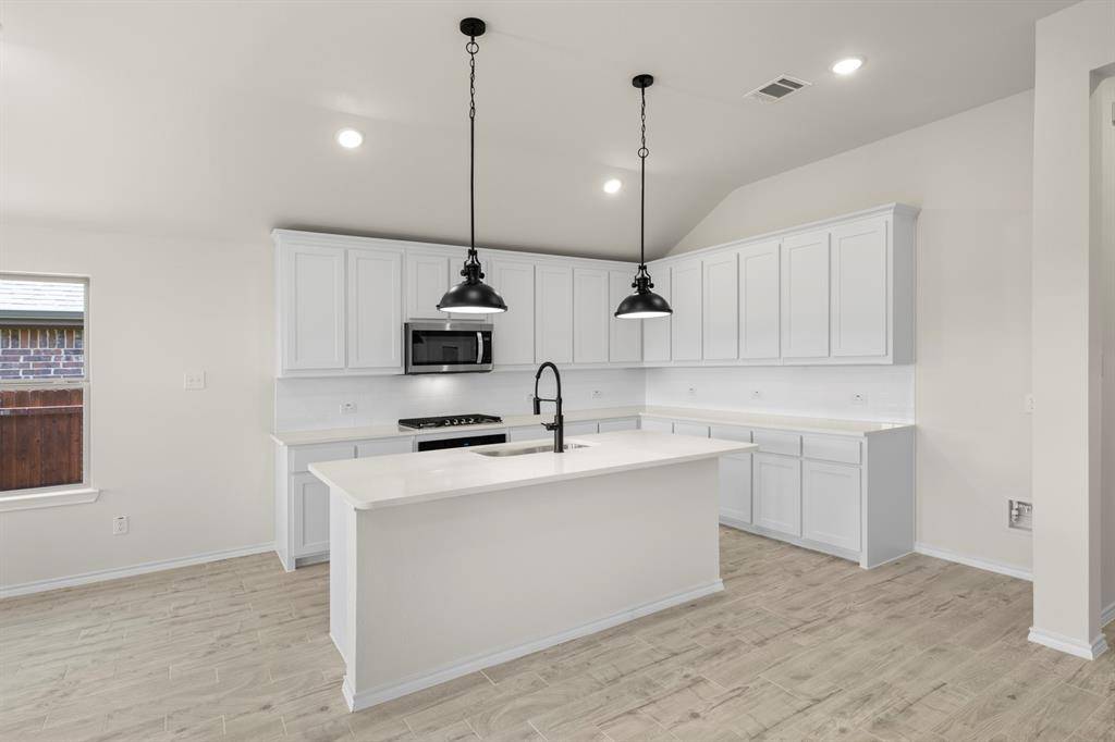 211 Van Horn Drive, Terrell, TX 75160