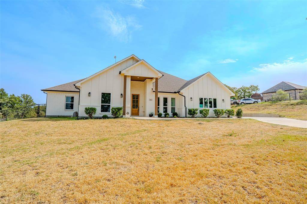 182 Saddle Horn Trail, Boyd, TX 76023