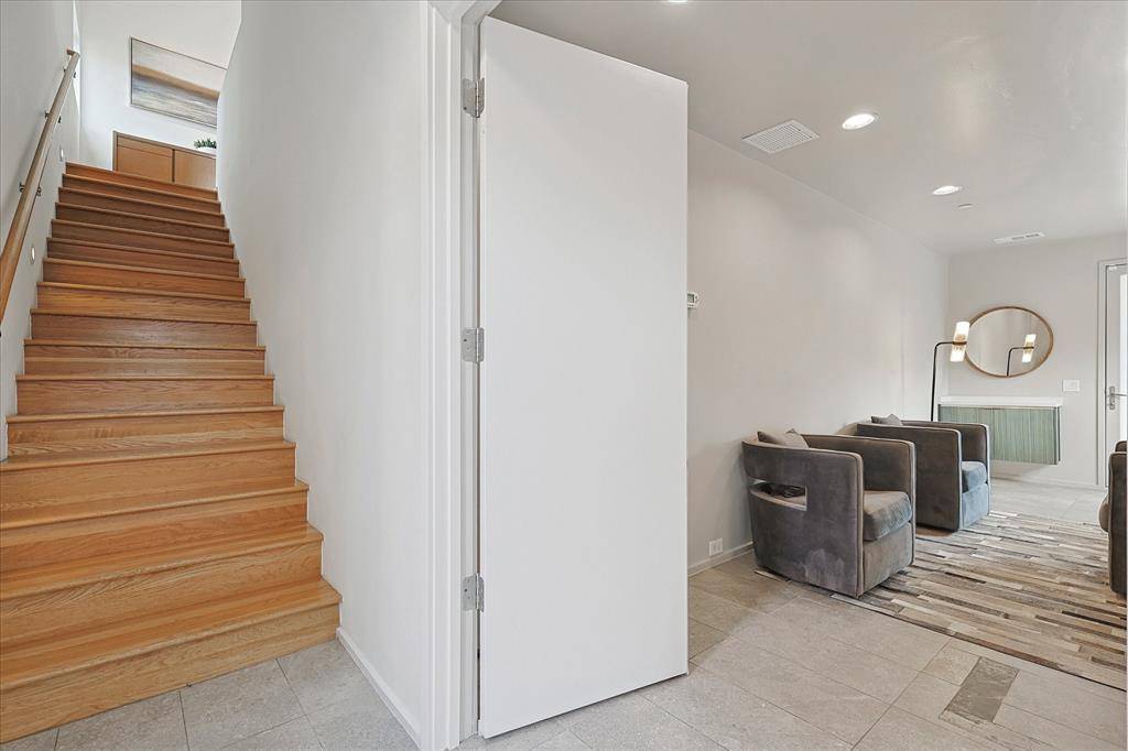 2706 Throckmorton Street #D, Dallas, TX 75219