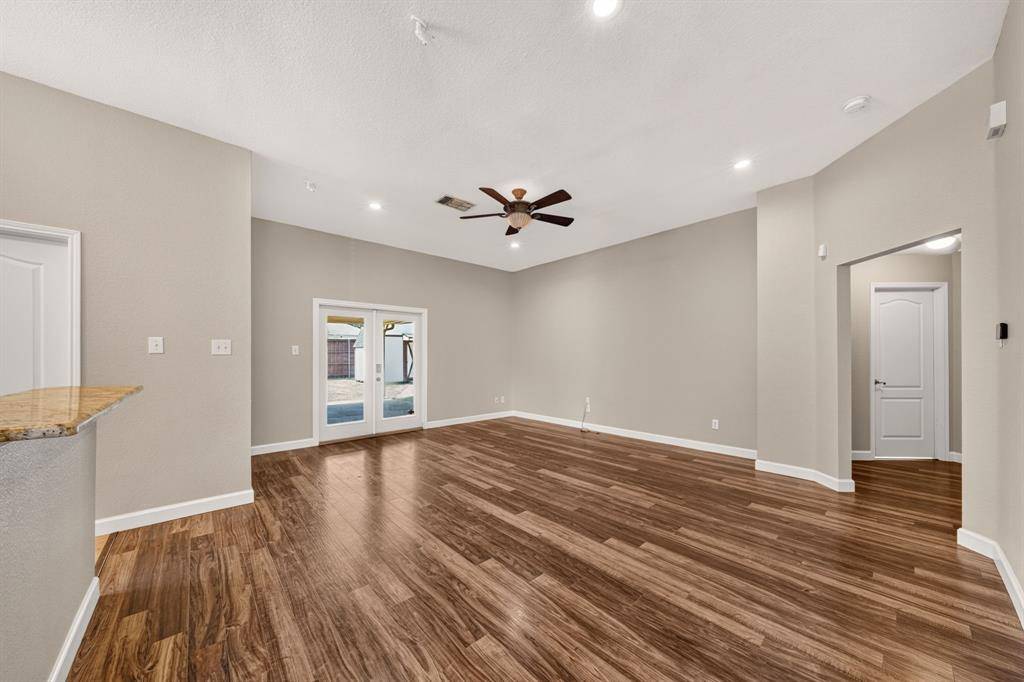412 Sugar Mill Road, Cedar Hill, TX 75104