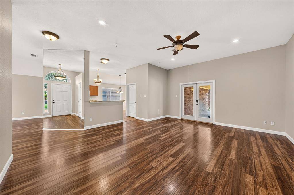 412 Sugar Mill Road, Cedar Hill, TX 75104