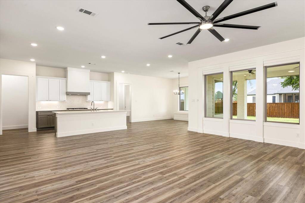 2184 Middlewood Circle, Granbury, TX 76049