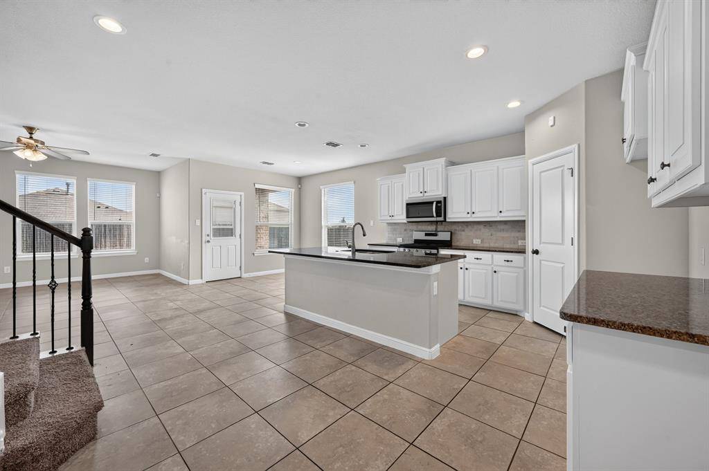 576 Pendennis Drive, Saginaw, TX 76131