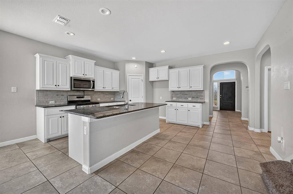576 Pendennis Drive, Saginaw, TX 76131