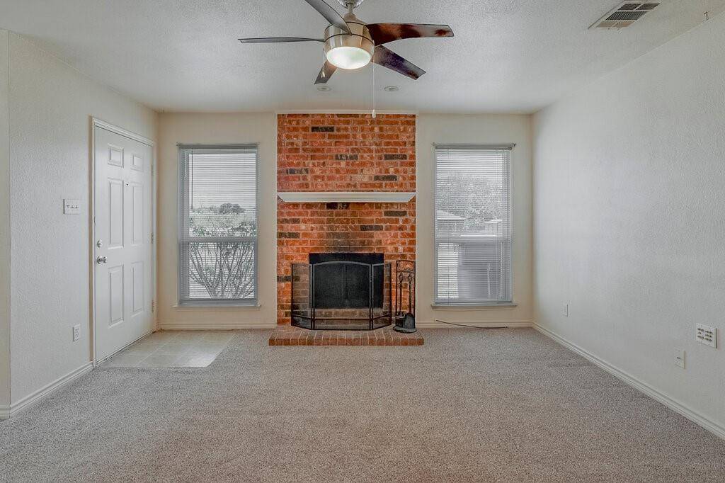 113 Oak Wood Lane, Kennedale, TX 76060