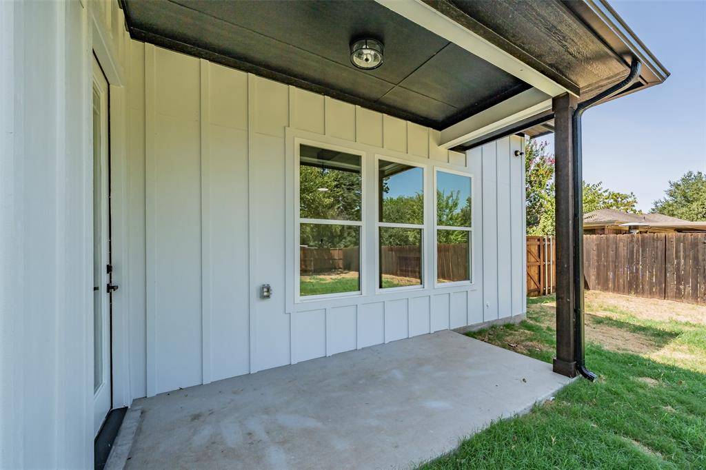 305 Hobbs Avenue, Boyd, TX 76023