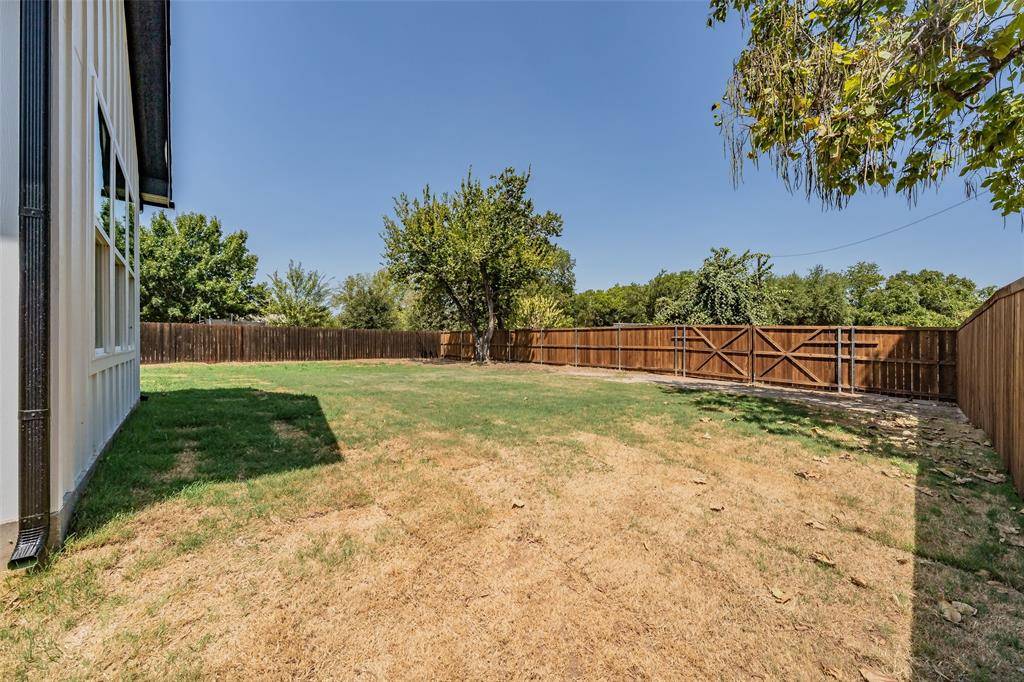 305 Hobbs Avenue, Boyd, TX 76023