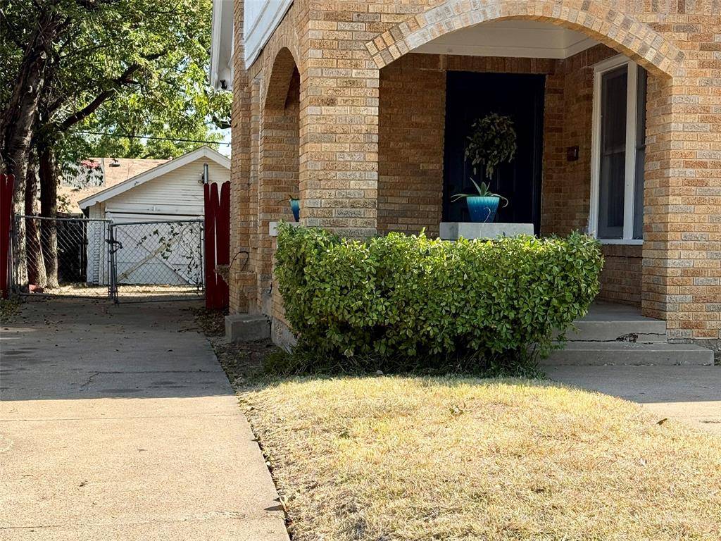 944 Marion Avenue, Fort Worth, TX 76104