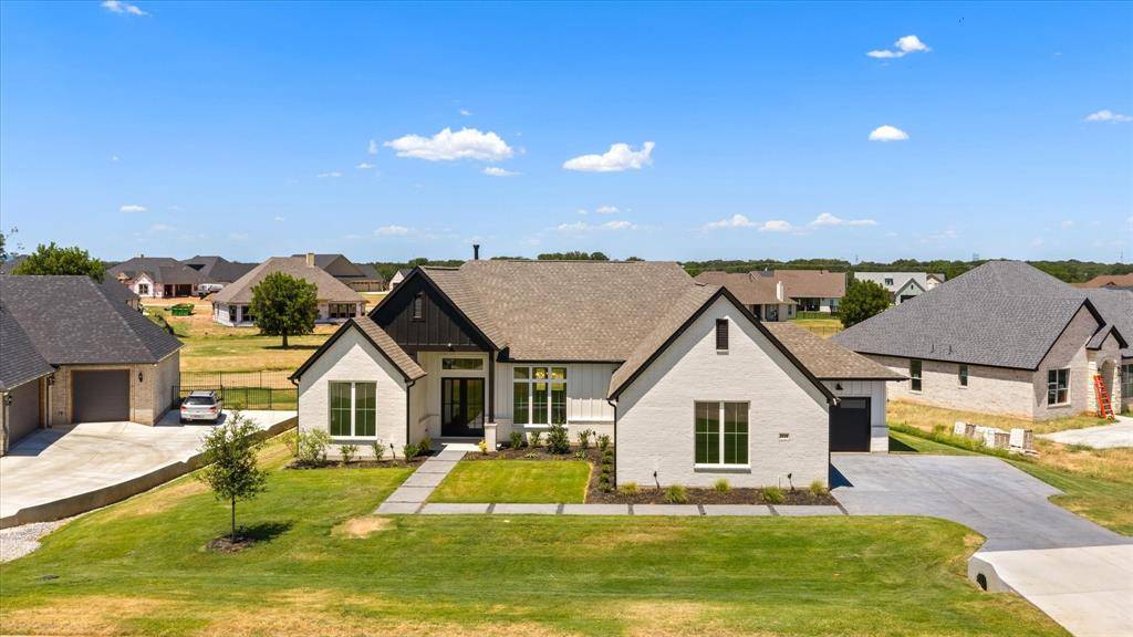 2119 Middlewood Circle, Granbury, TX 76049