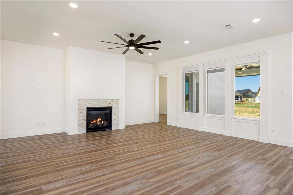 2119 Middlewood Circle, Granbury, TX 76049