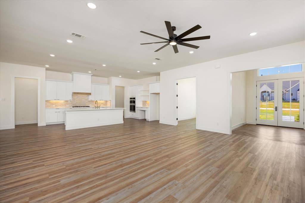 2119 Middlewood Circle, Granbury, TX 76049