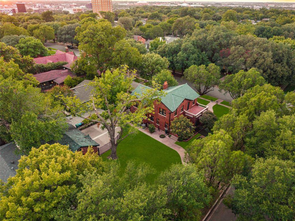 2127 Pembroke Drive, Fort Worth, TX 76110