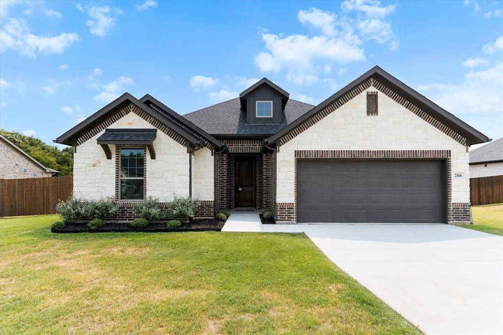 2106 Briarwood Drive, Bridgeport, TX 76426