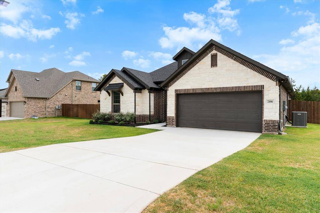 2106 Briarwood Drive, Bridgeport, TX 76426