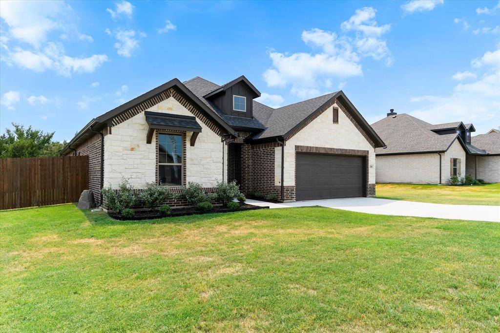 2106 Briarwood Drive, Bridgeport, TX 76426