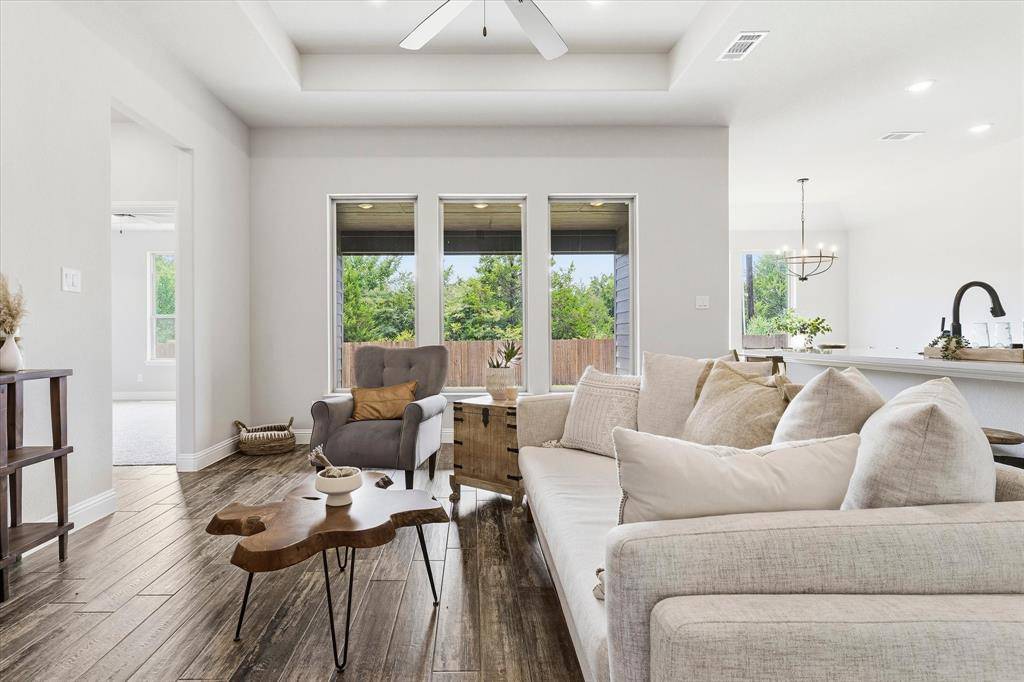 2106 Briarwood Drive, Bridgeport, TX 76426