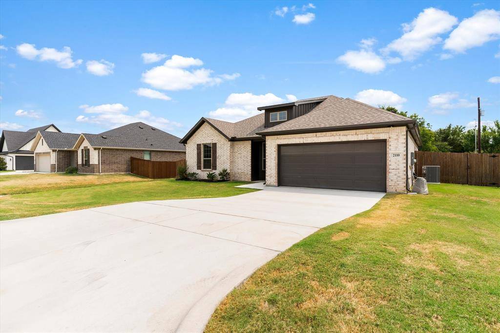 2110 Briarwood Drive, Bridgeport, TX 76426