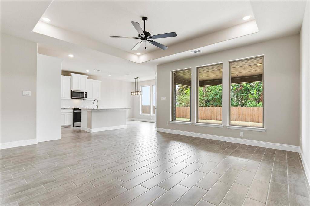 2110 Briarwood Drive, Bridgeport, TX 76426