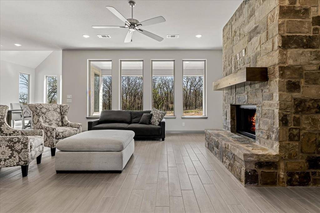 131 Spring Valley Road, Paradise, TX 76073