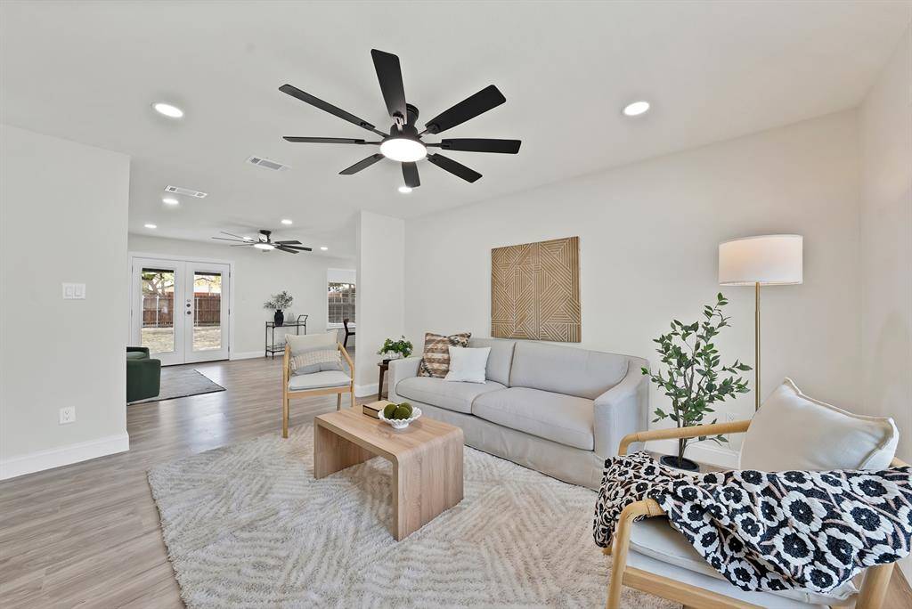 2302 E Mitchell Street, Arlington, TX 76010