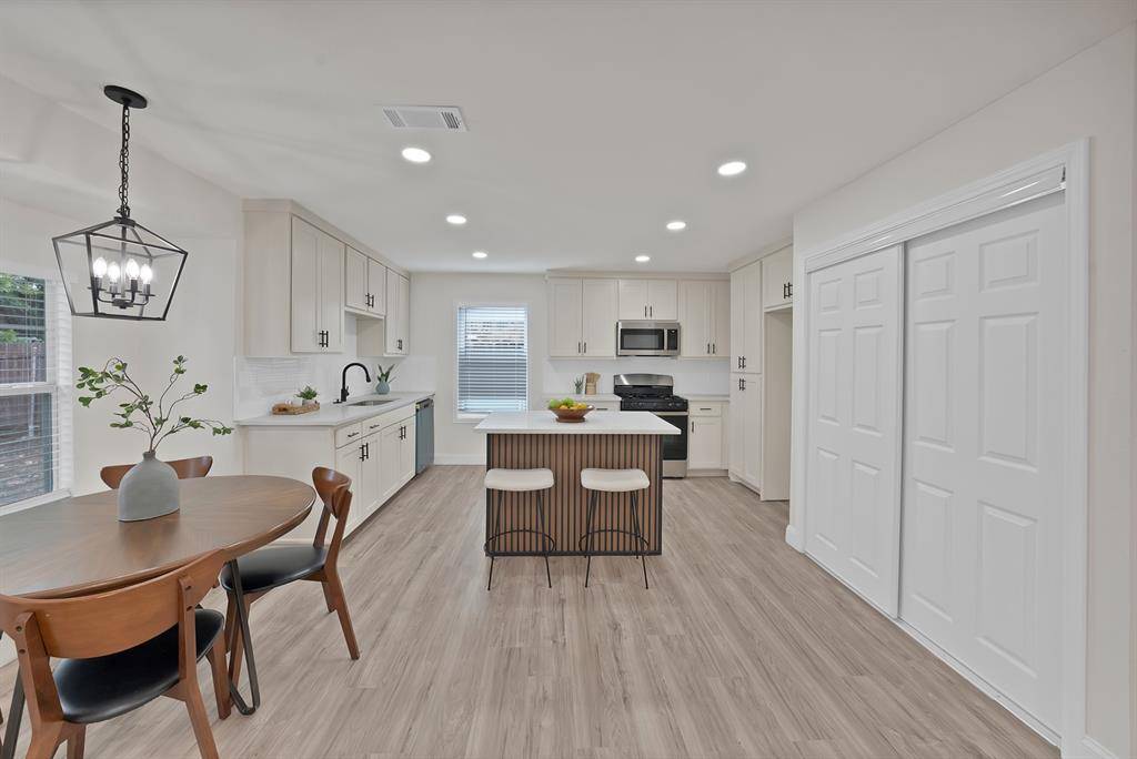 2302 E Mitchell Street, Arlington, TX 76010