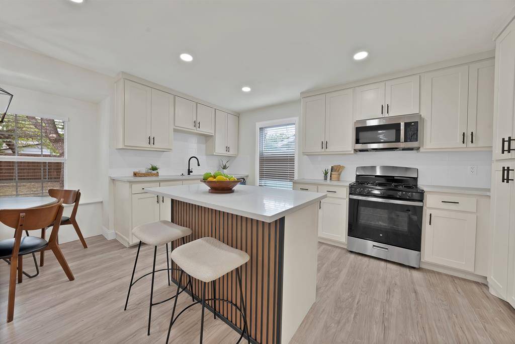 2302 E Mitchell Street, Arlington, TX 76010