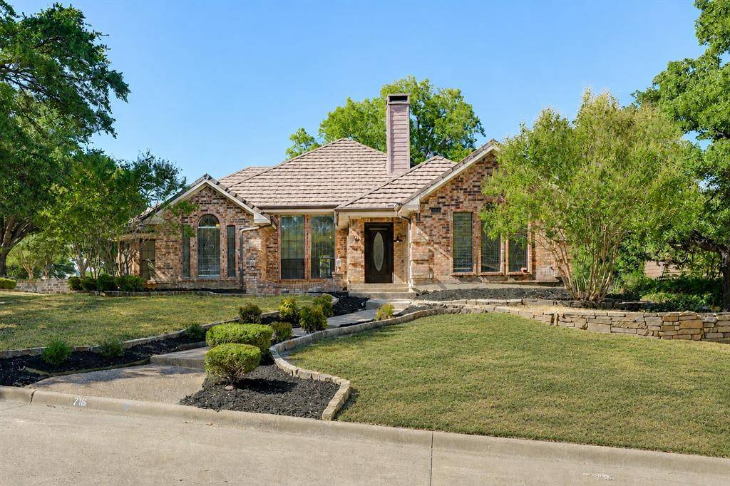 716 Ashley Drive, Hurst, TX 76054