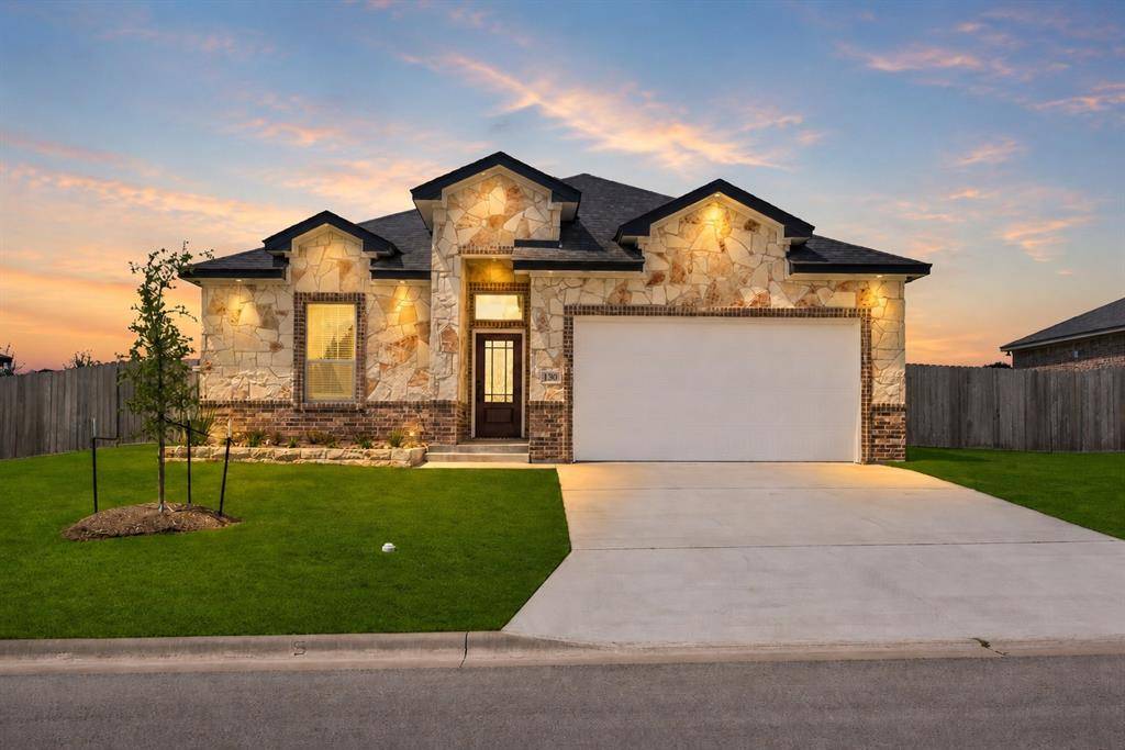 130 lasso Loop, Lorena, TX 76655
