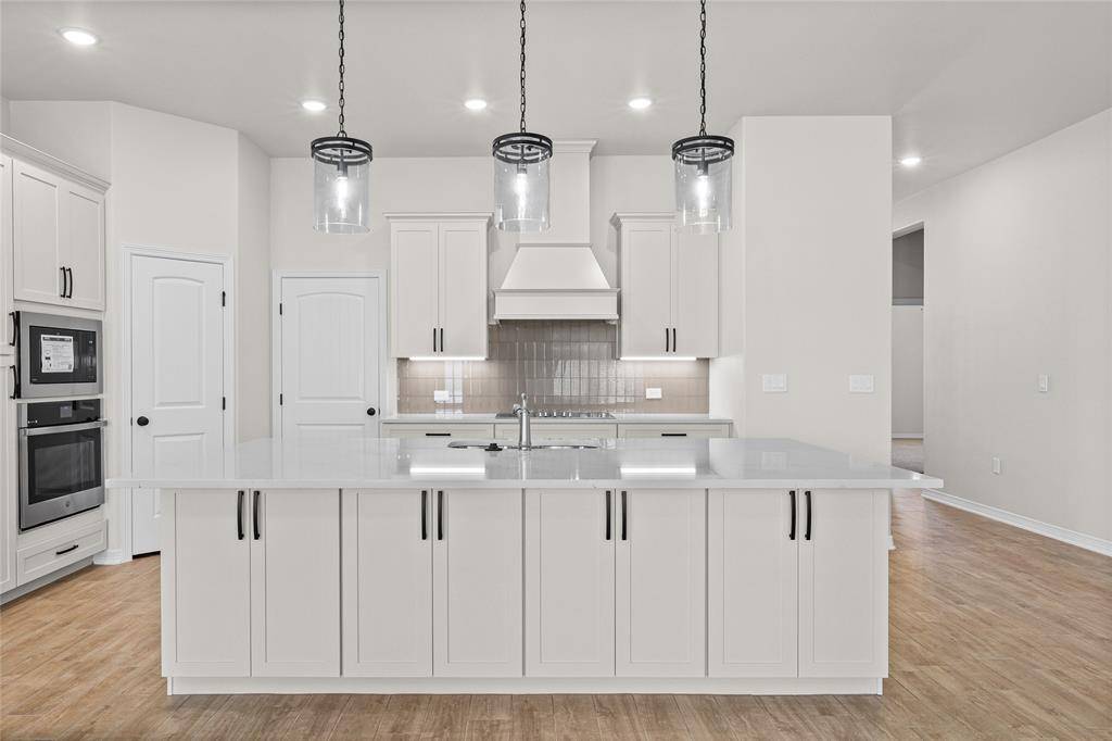130 lasso Loop, Lorena, TX 76655