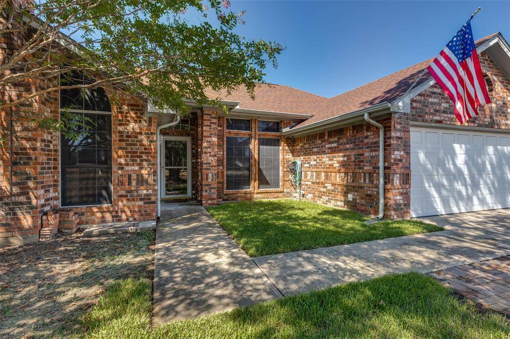 808 Wayne Trail, Azle, TX 76020