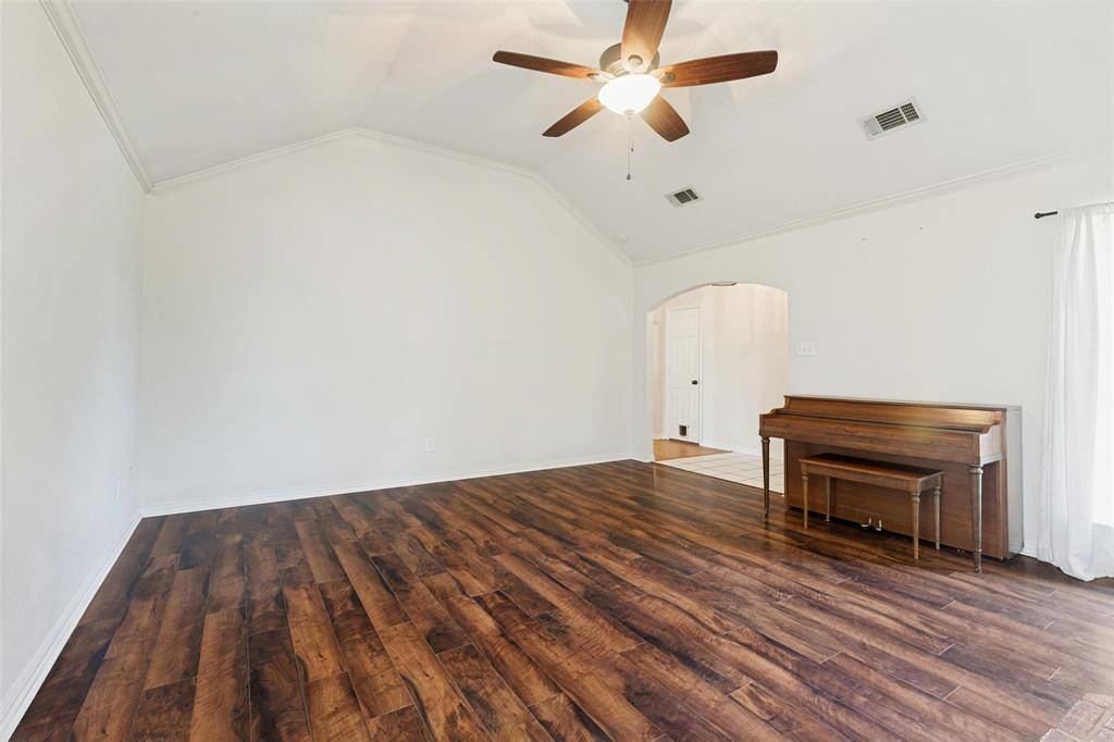 808 Wayne Trail, Azle, TX 76020