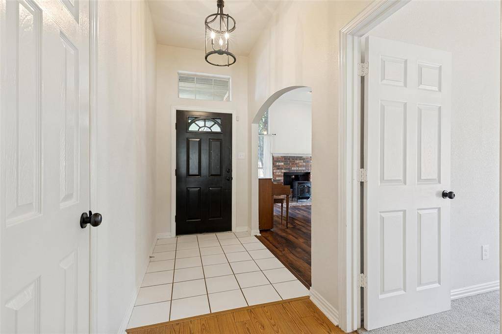808 Wayne Trail, Azle, TX 76020