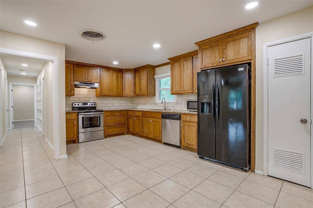 1208 Warden Street, Benbrook, TX 76126