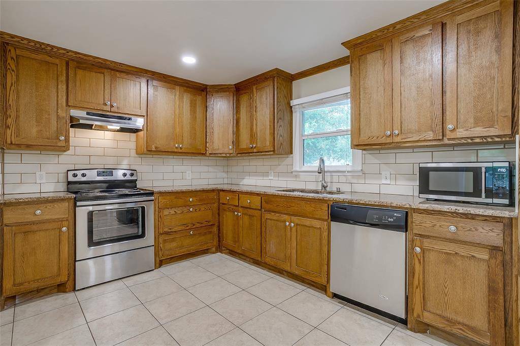 1208 Warden Street, Benbrook, TX 76126