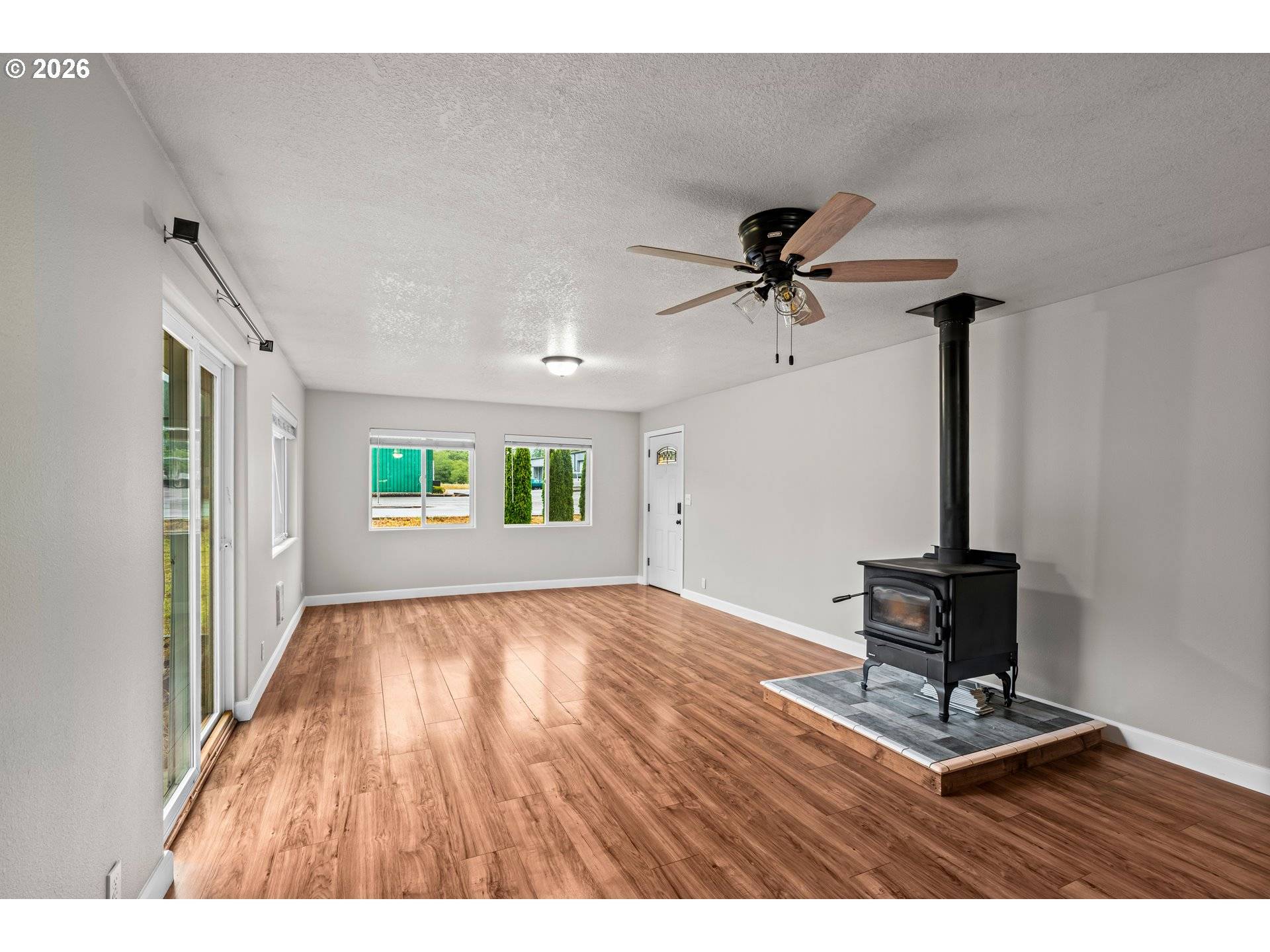 117 E B AVE, Drain, OR 97435