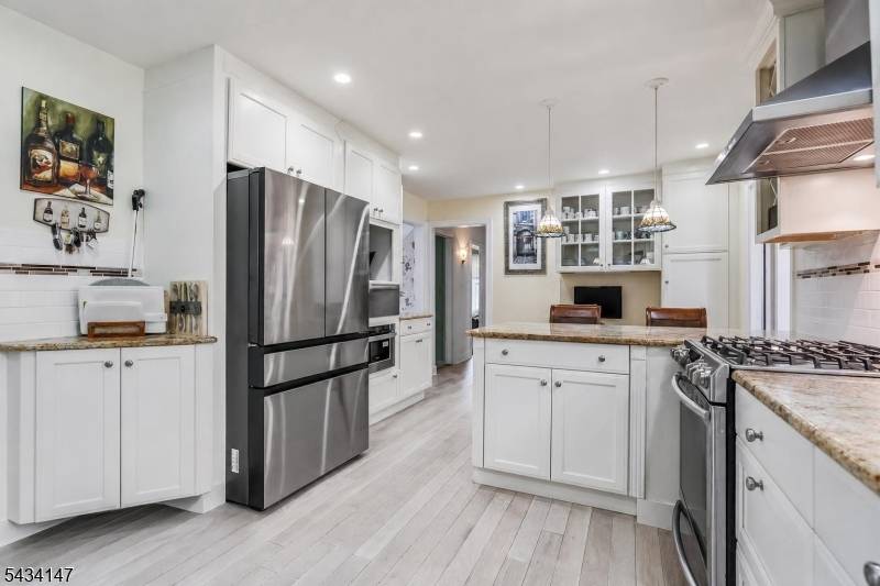 33 Brooksyde Ave, Ringwood Boro, NJ 07456