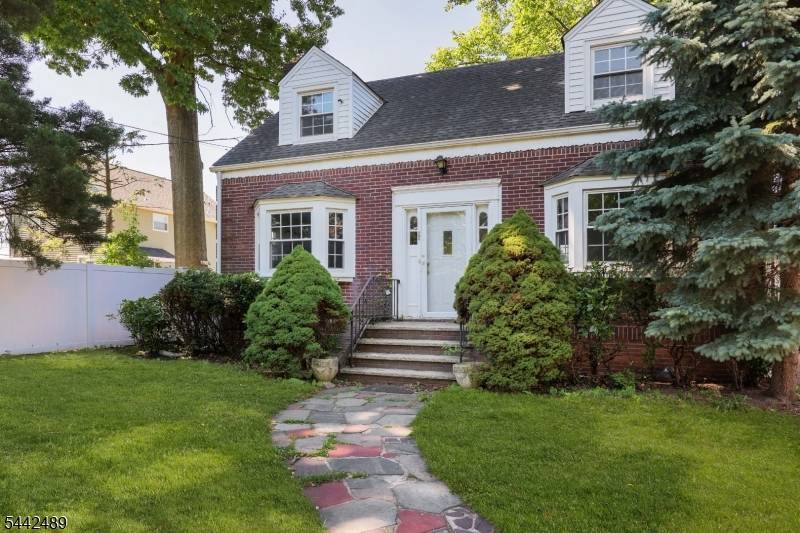 813 Miltonia St, Linden City, NJ 07036