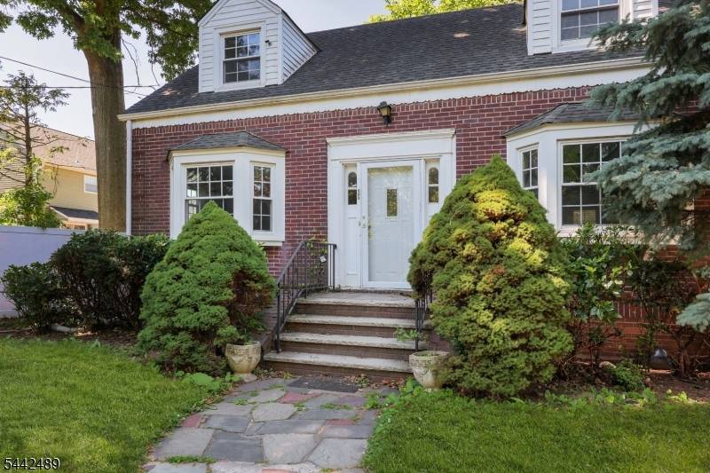 813 Miltonia St, Linden City, NJ 07036