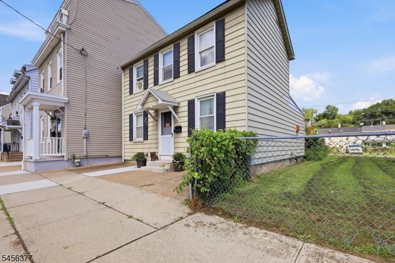 589 S Main St, Phillipsburg Town, NJ 08865