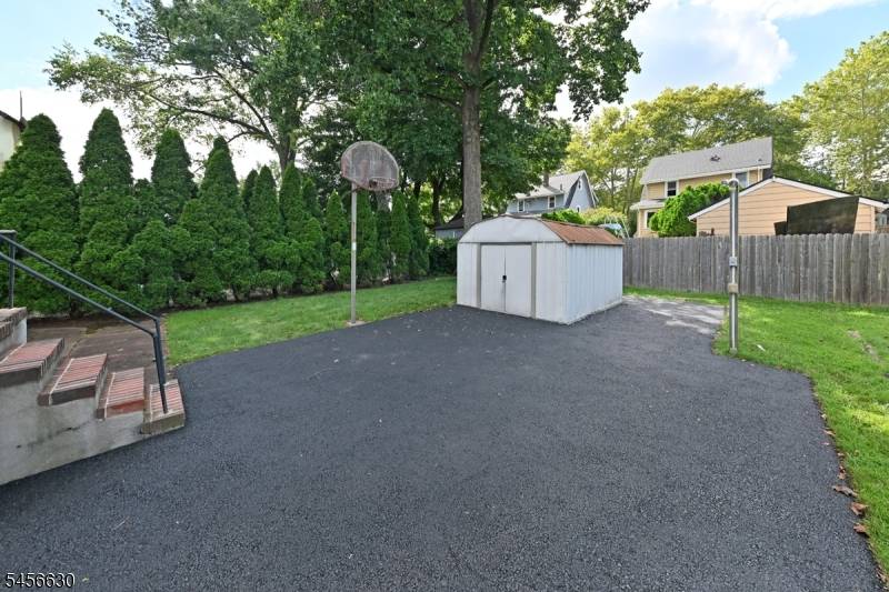 856 Ester Ave, Teaneck Twp., NJ 07666