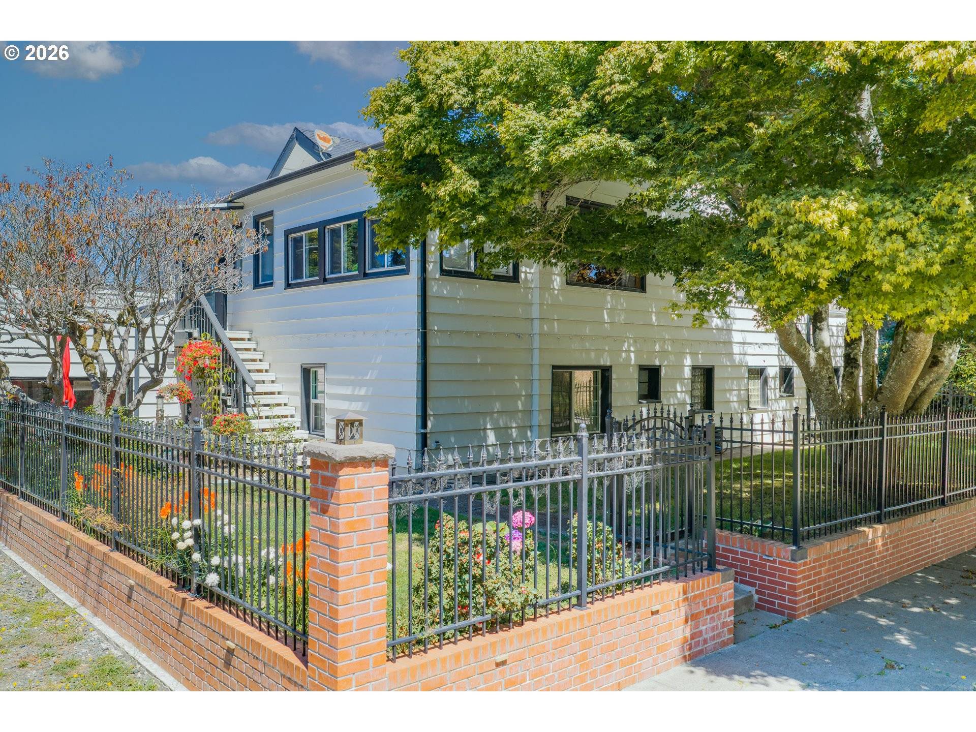 380 N 2ND CT, Coos Bay, OR 97420