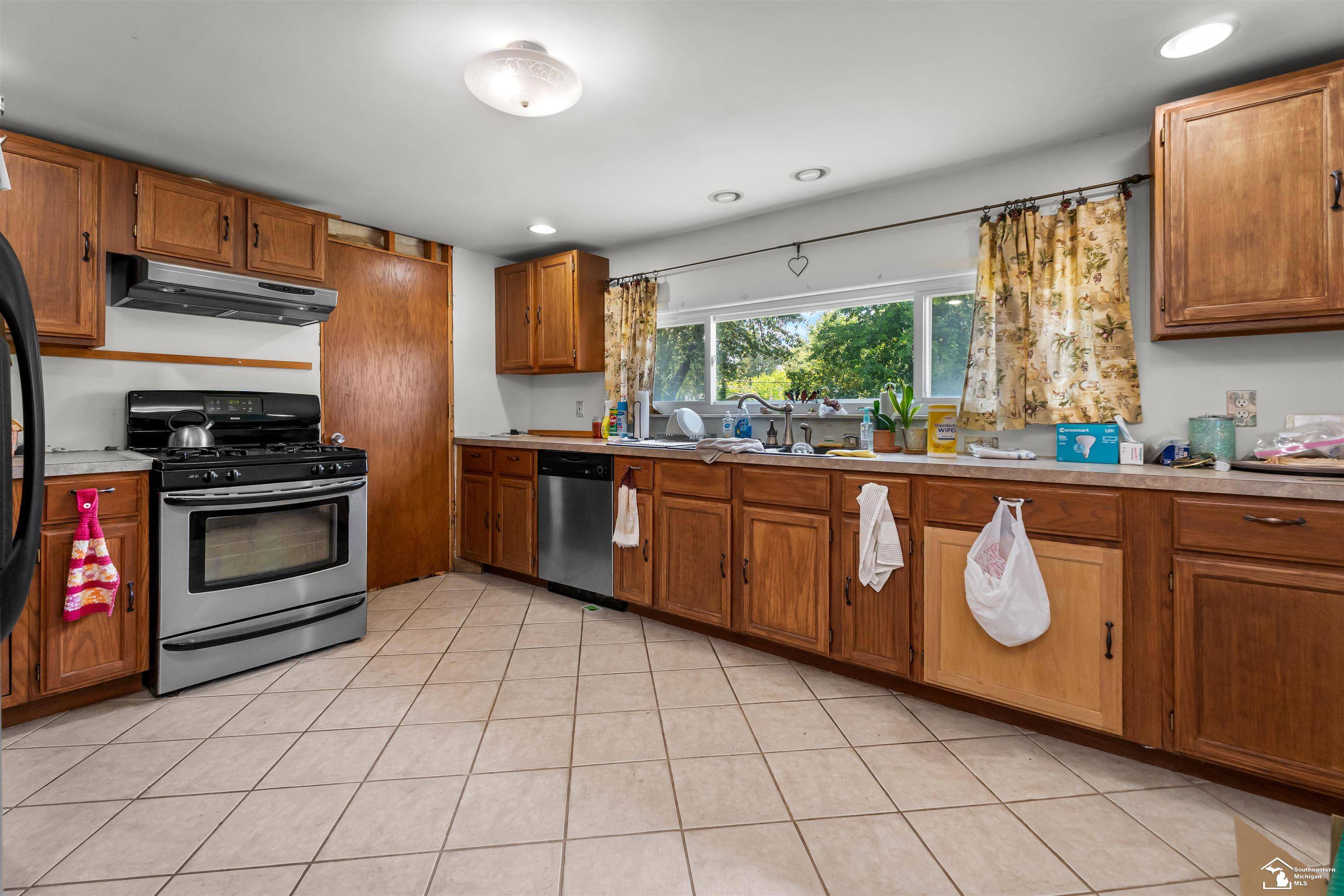 15112 Oldham ST, Taylor, MI 48180