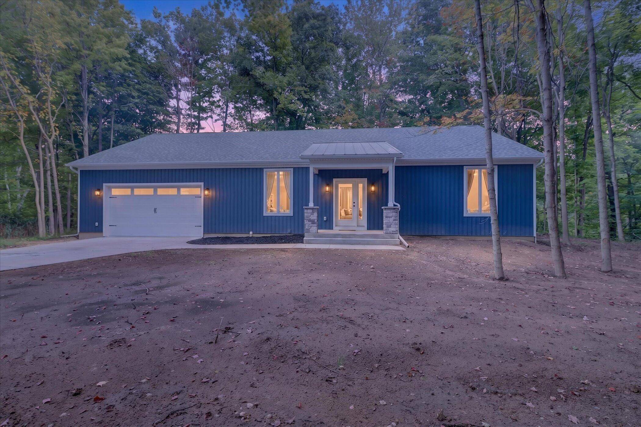 13165 Deer Creek DR, South Haven Twp, MI 49090