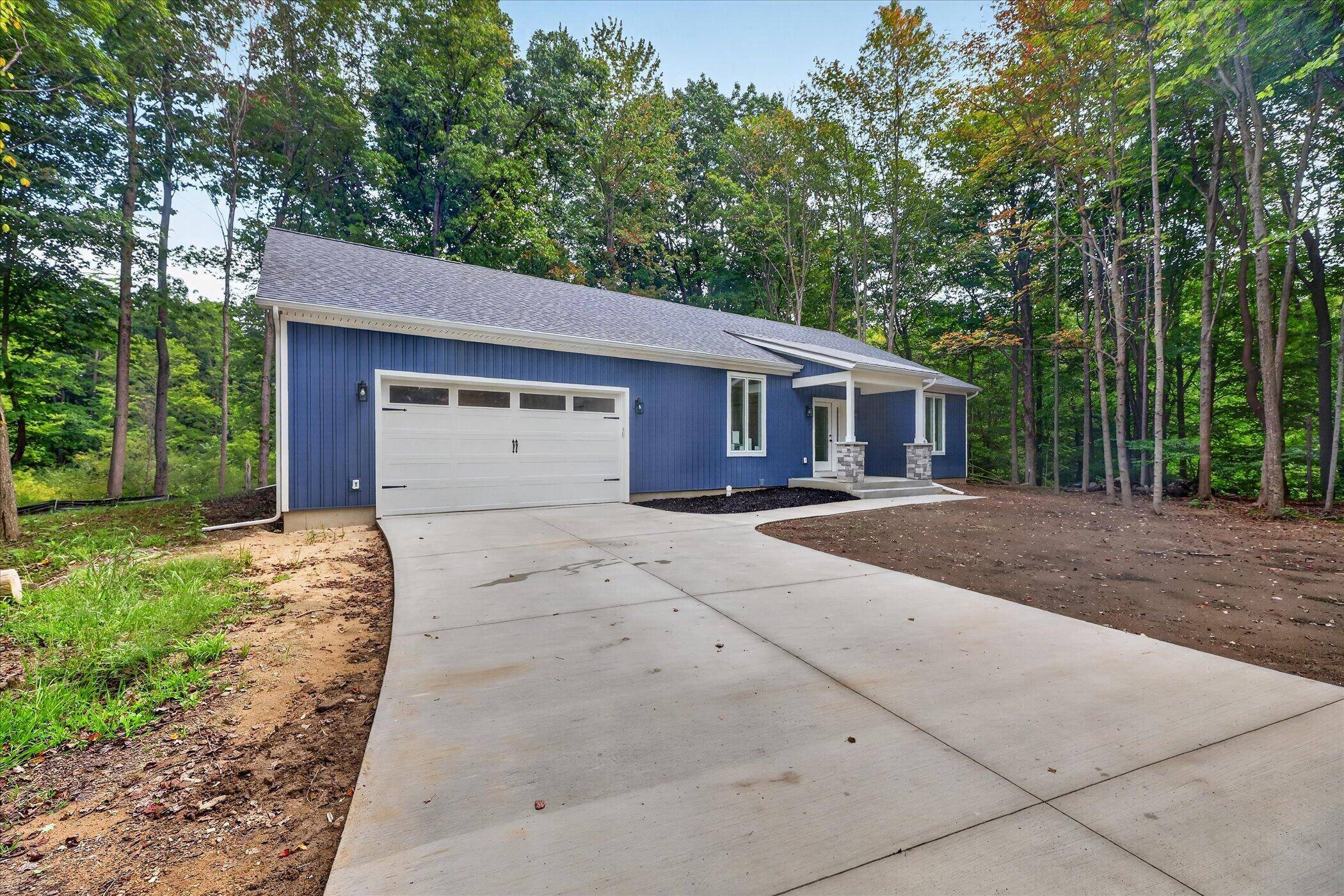 13165 Deer Creek DR, South Haven Twp, MI 49090