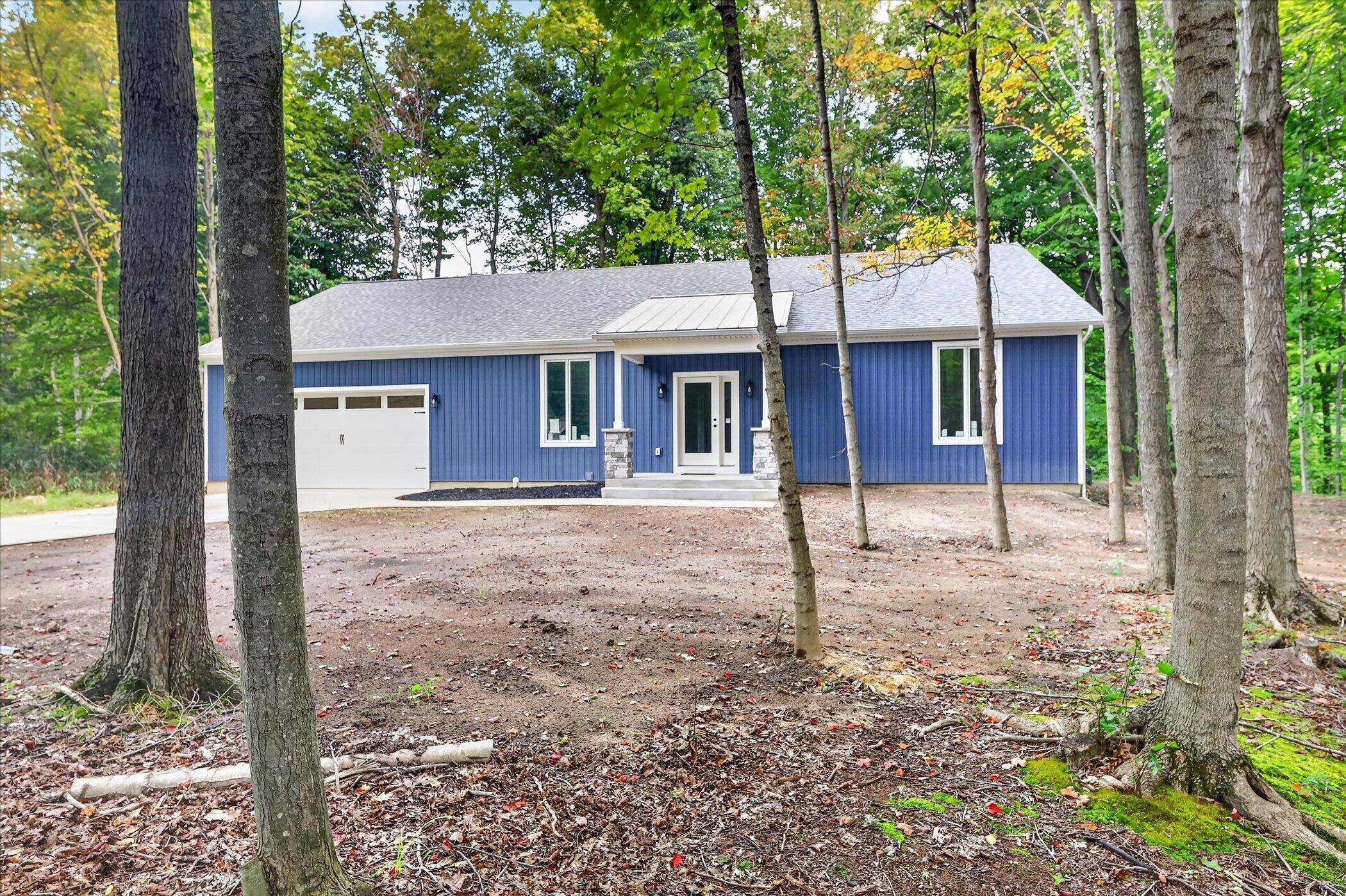 13165 Deer Creek DR, South Haven Twp, MI 49090